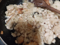 Momento della cottura del Fagiolo Quarantino di Volturara Irpina con i Bisocotti di Pane di Fiorinda